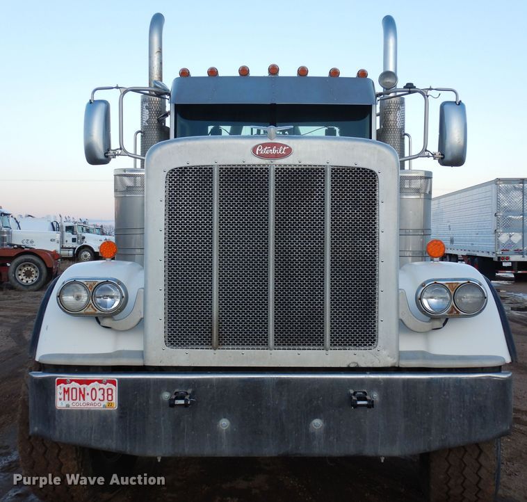 image for item DN6302 2010 Peterbilt  389 winch truck