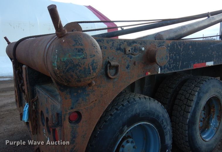 image for item DN6302 2010 Peterbilt  389 winch truck