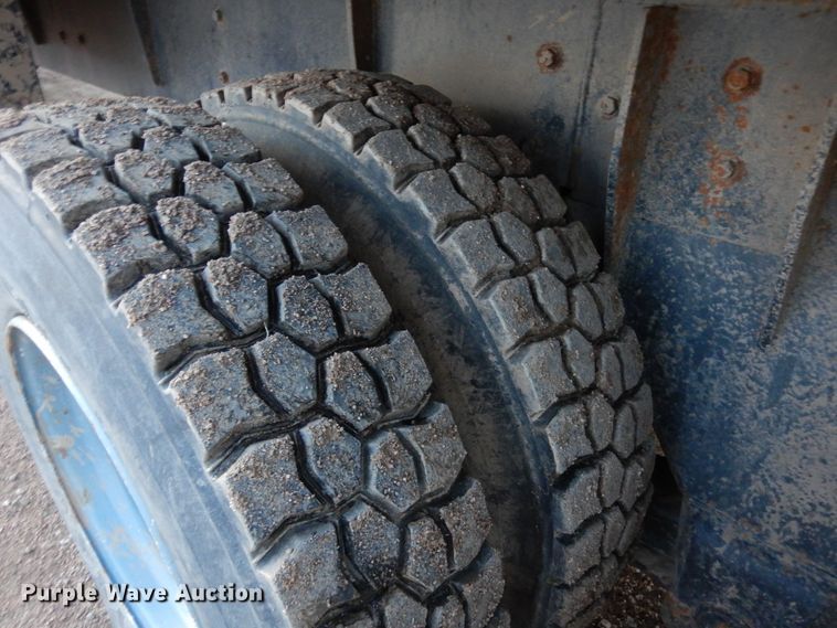 image for item DN6302 2010 Peterbilt  389 winch truck