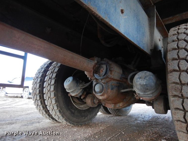 image for item DN6302 2010 Peterbilt  389 winch truck