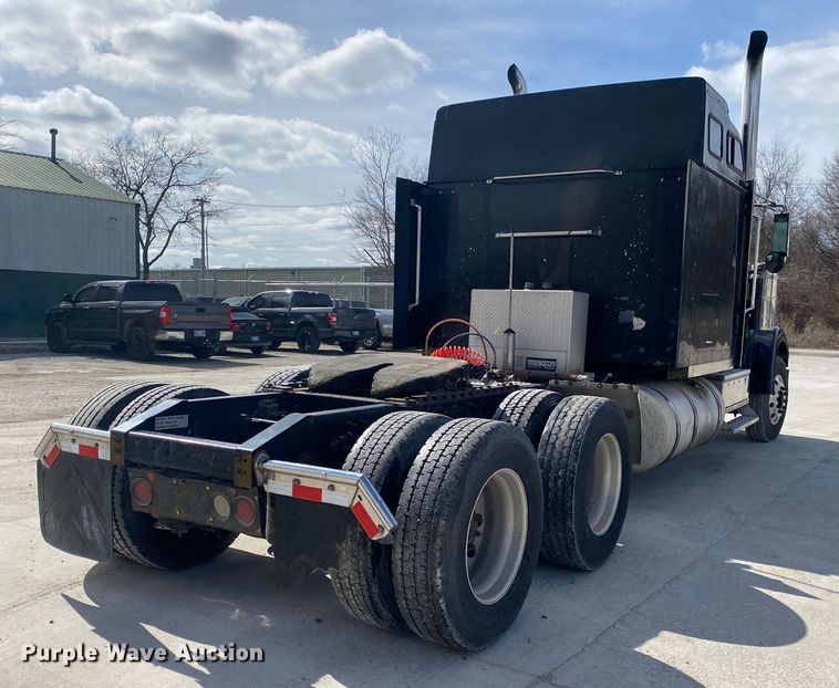 image for item DN8198 2005 International 9900ix  semi truck