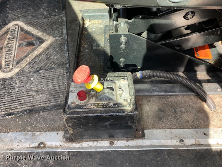 image for item DN8198 2005 International 9900ix  semi truck