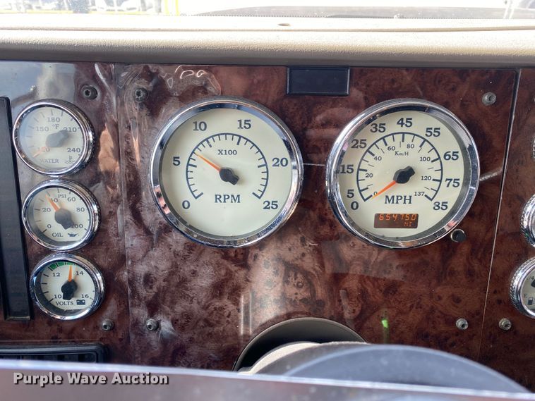 image for item DN8198 2005 International 9900ix  semi truck