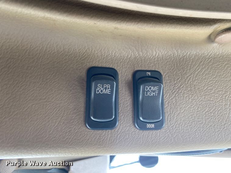 image for item DN8198 2005 International 9900ix  semi truck