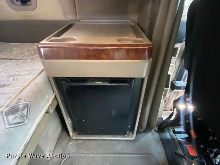 image for item DN8198 2005 International 9900ix  semi truck