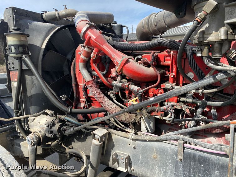 image for item DN8198 2005 International 9900ix  semi truck