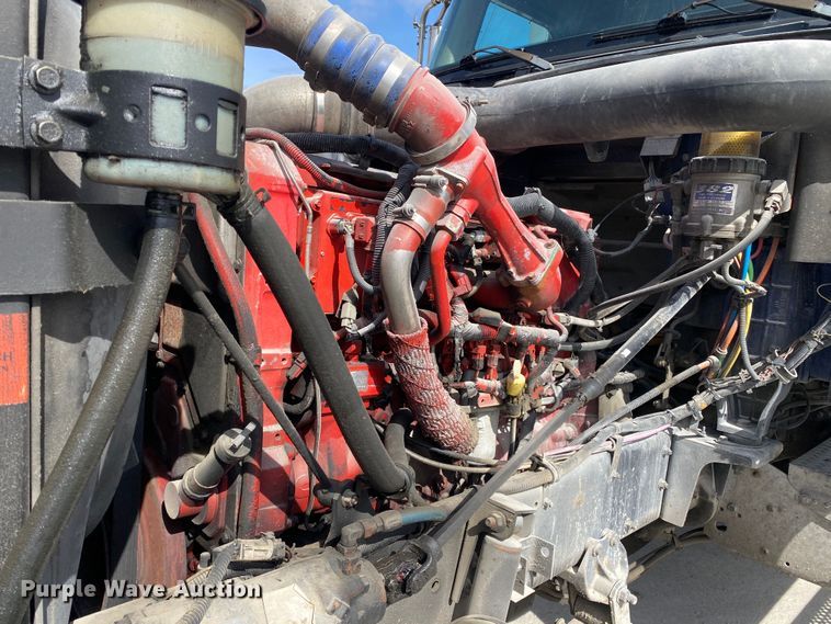 image for item DN8198 2005 International 9900ix  semi truck