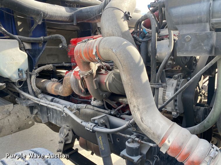 image for item DN8198 2005 International 9900ix  semi truck