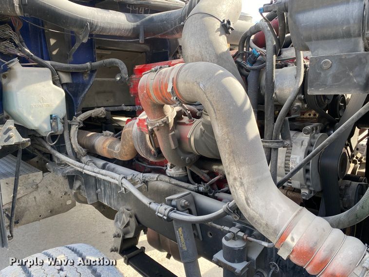 image for item DN8198 2005 International 9900ix  semi truck