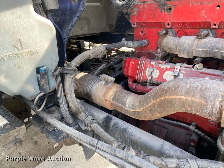 image for item DN8198 2005 International 9900ix  semi truck