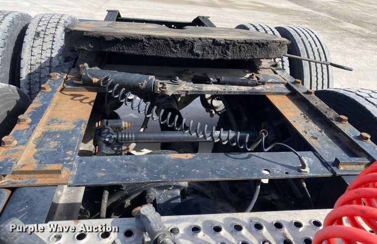 image for item DN8198 2005 International 9900ix  semi truck