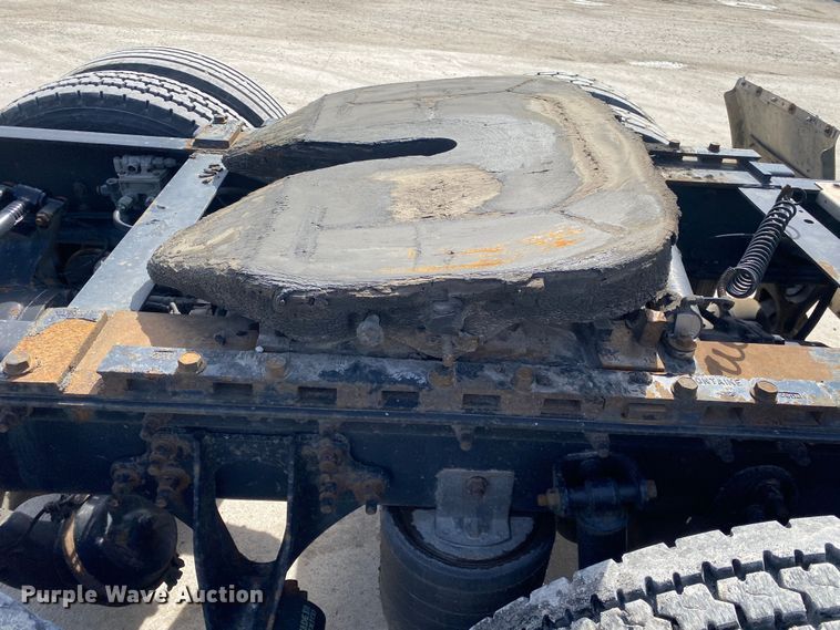 image for item DN8198 2005 International 9900ix  semi truck