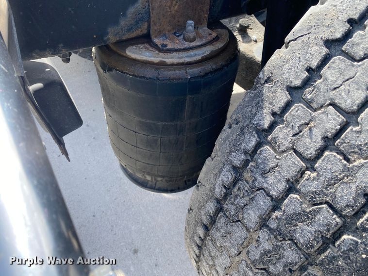 image for item DN8198 2005 International 9900ix  semi truck