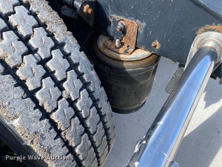 image for item DN8198 2005 International 9900ix  semi truck