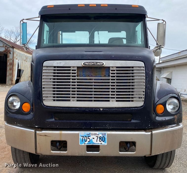 image for item DN8203 1999 Freightliner FL112  semi truck
