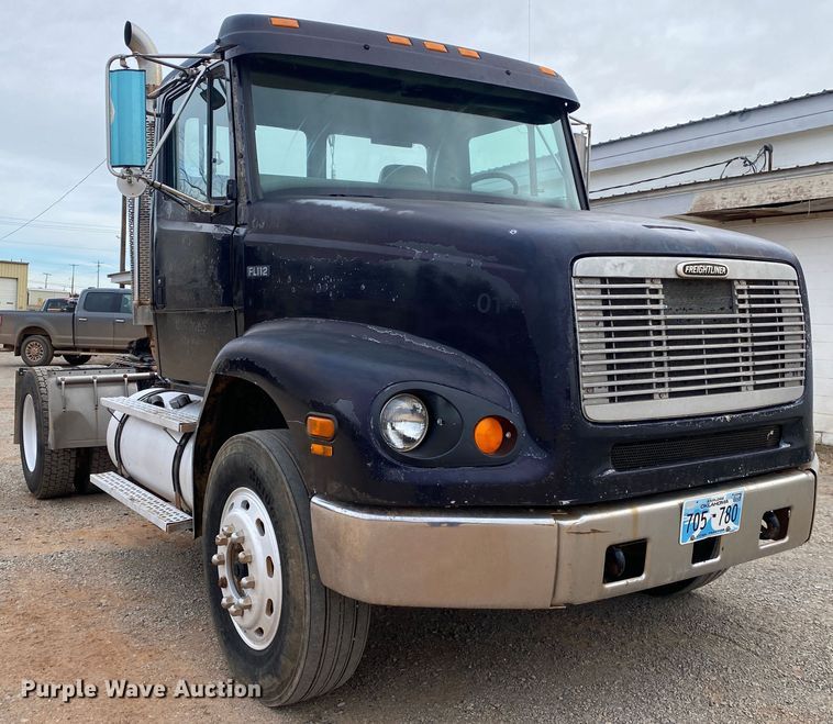 image for item DN8203 1999 Freightliner FL112  semi truck