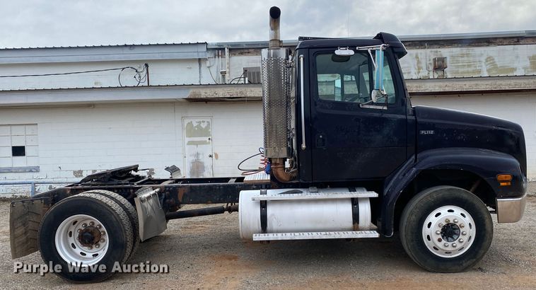 image for item DN8203 1999 Freightliner FL112  semi truck