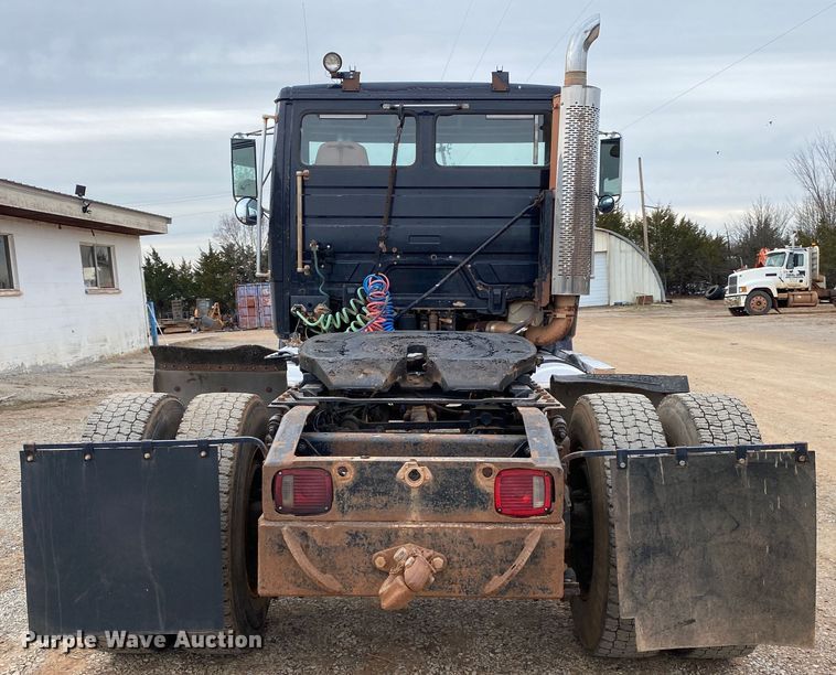 image for item DN8203 1999 Freightliner FL112  semi truck