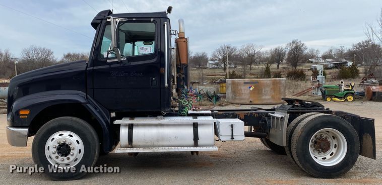 image for item DN8203 1999 Freightliner FL112  semi truck