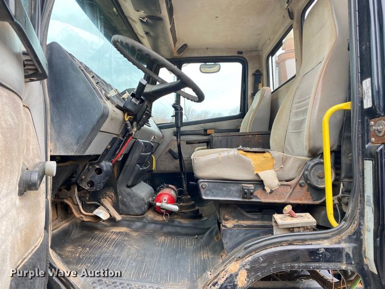 image for item DN8203 1999 Freightliner FL112  semi truck