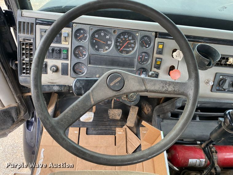 image for item DN8203 1999 Freightliner FL112  semi truck