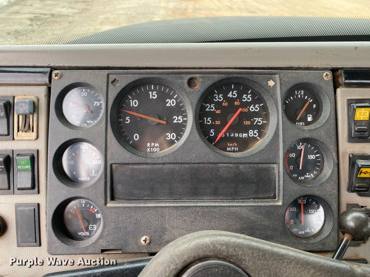 image for item DN8203 1999 Freightliner FL112  semi truck