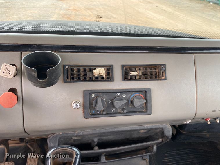 image for item DN8203 1999 Freightliner FL112  semi truck