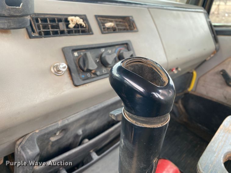 image for item DN8203 1999 Freightliner FL112  semi truck