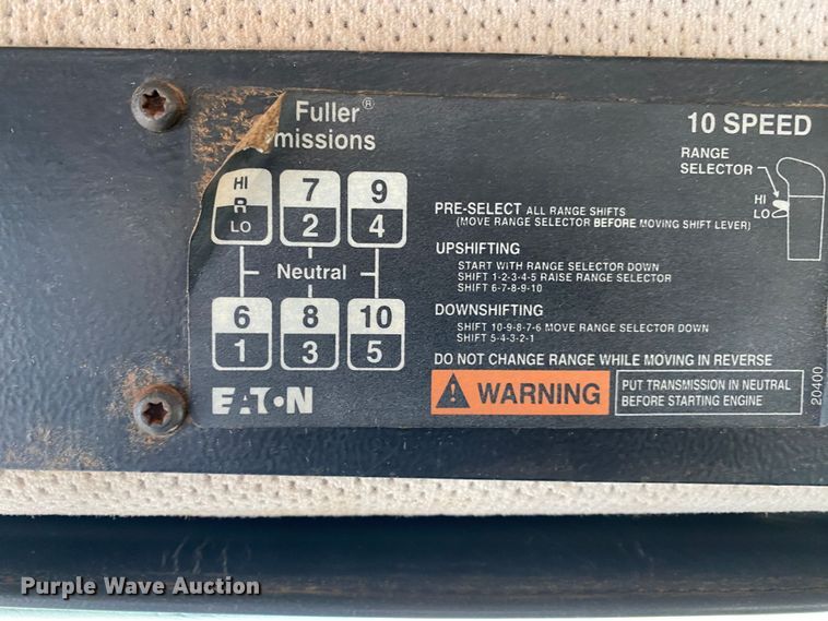 image for item DN8203 1999 Freightliner FL112  semi truck