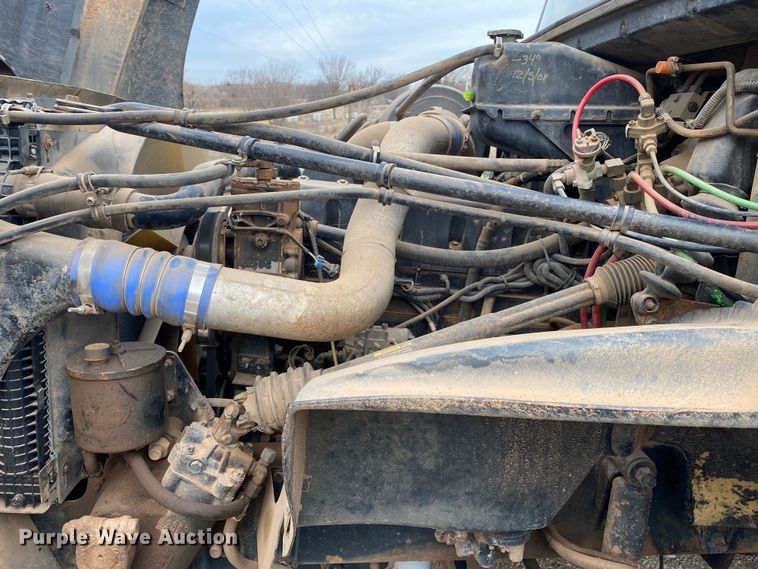 image for item DN8203 1999 Freightliner FL112  semi truck