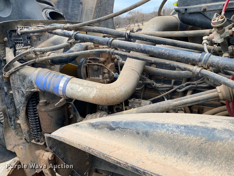 image for item DN8203 1999 Freightliner FL112  semi truck