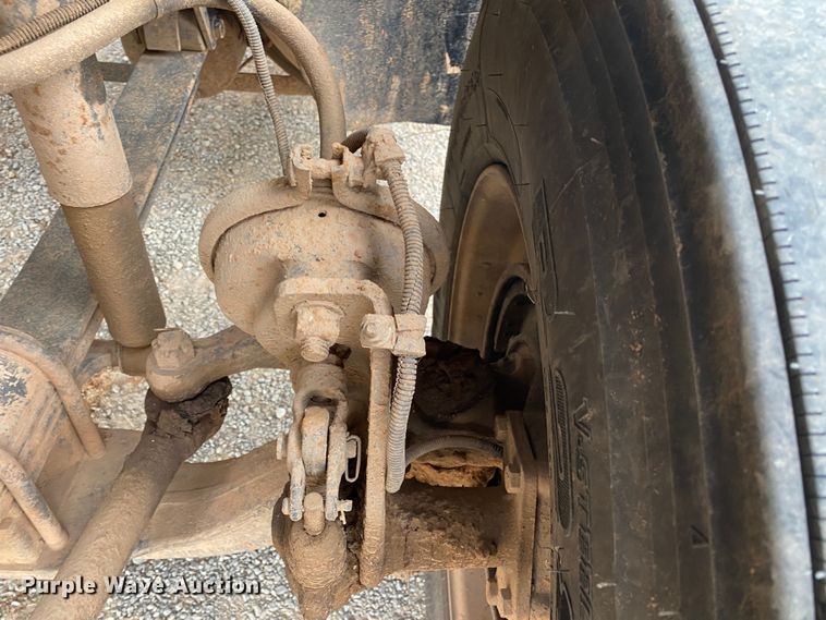 image for item DN8203 1999 Freightliner FL112  semi truck