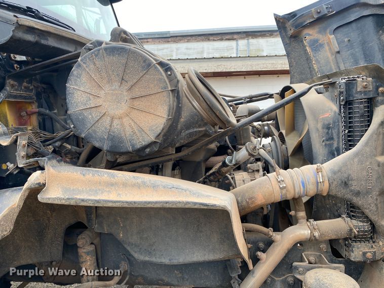 image for item DN8203 1999 Freightliner FL112  semi truck