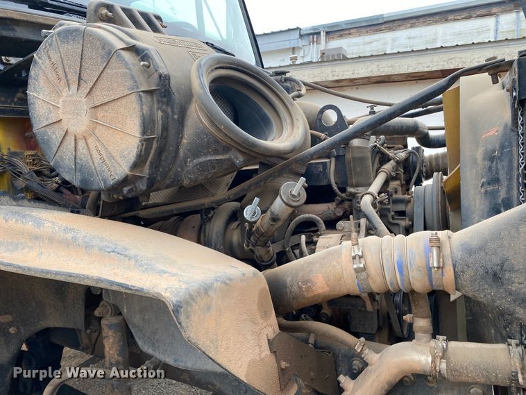 image for item DN8203 1999 Freightliner FL112  semi truck