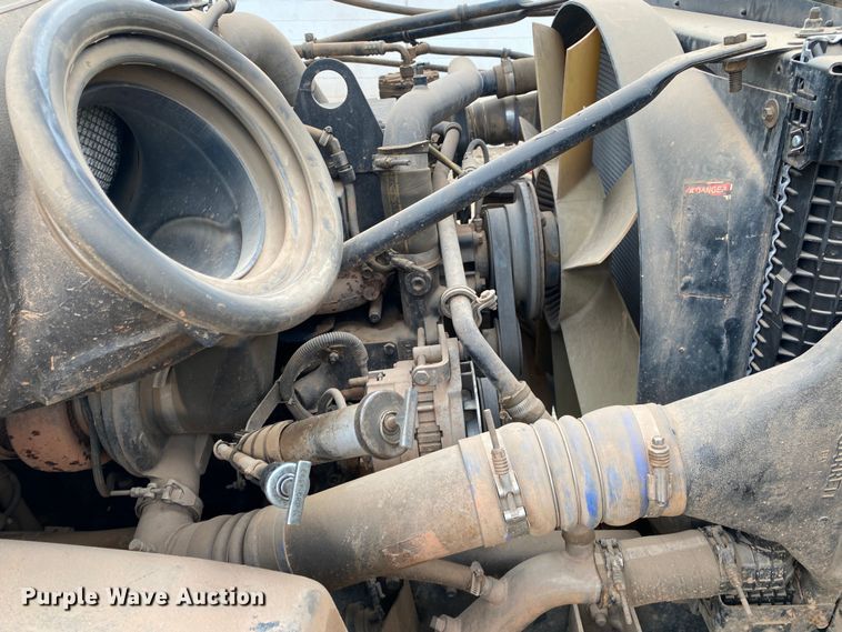 image for item DN8203 1999 Freightliner FL112  semi truck