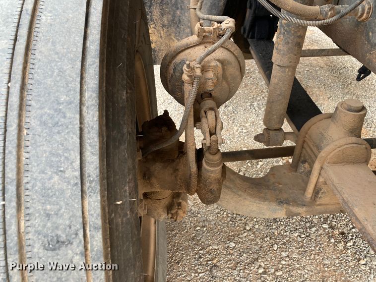 image for item DN8203 1999 Freightliner FL112  semi truck