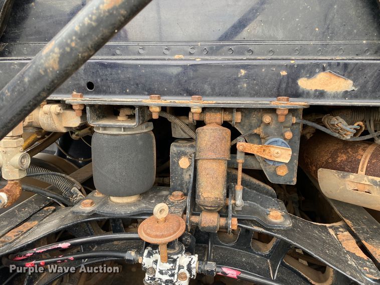 image for item DN8203 1999 Freightliner FL112  semi truck