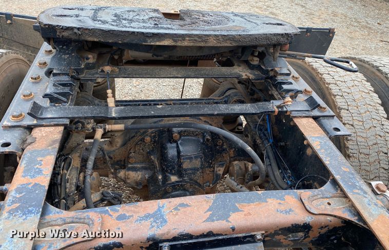 image for item DN8203 1999 Freightliner FL112  semi truck