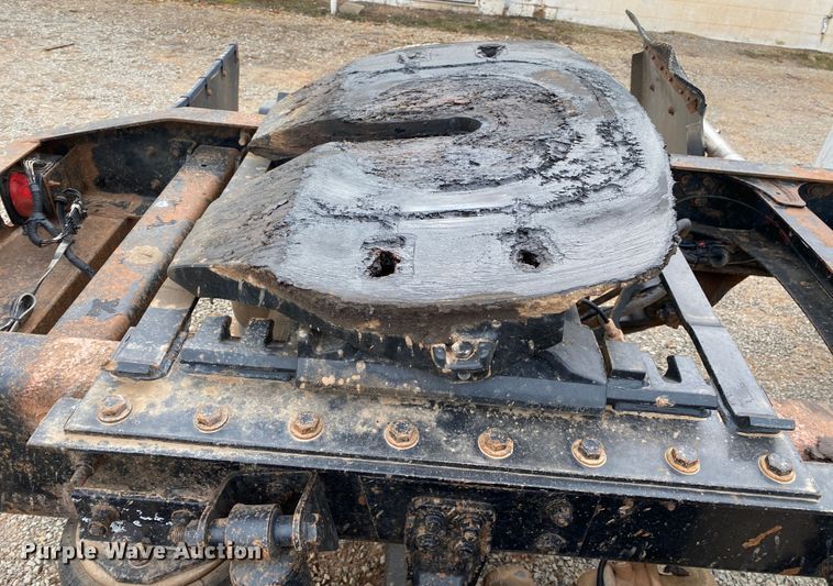 image for item DN8203 1999 Freightliner FL112  semi truck