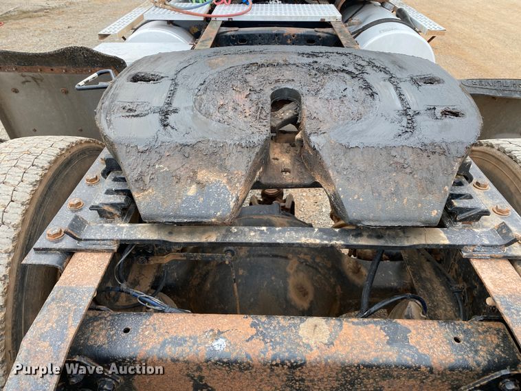 image for item DN8203 1999 Freightliner FL112  semi truck