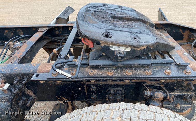 image for item DN8203 1999 Freightliner FL112  semi truck