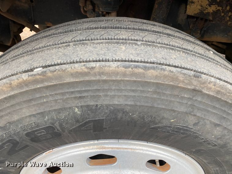 image for item DN8203 1999 Freightliner FL112  semi truck