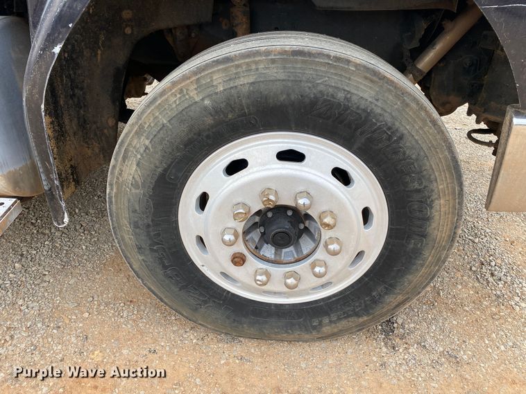 image for item DN8203 1999 Freightliner FL112  semi truck