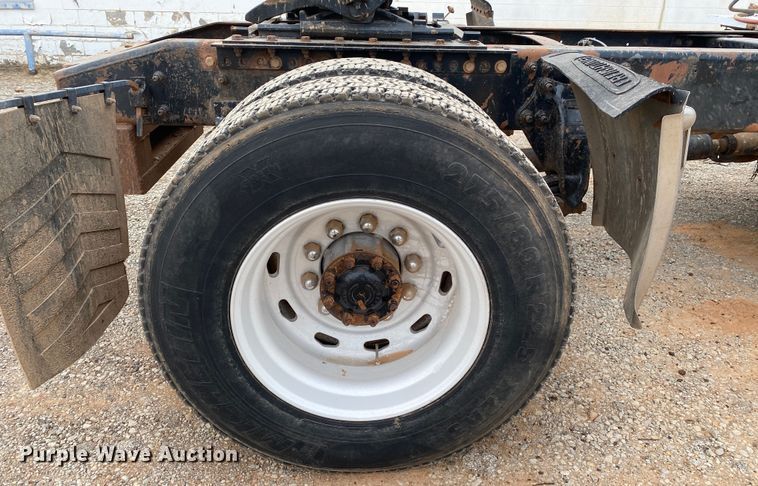 image for item DN8203 1999 Freightliner FL112  semi truck