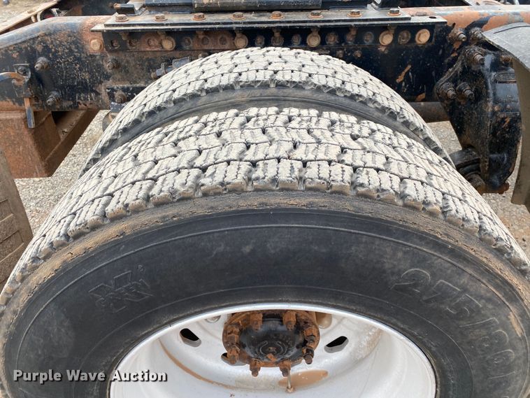 image for item DN8203 1999 Freightliner FL112  semi truck