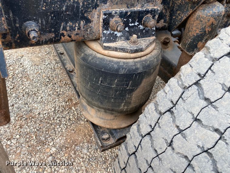 image for item DN8203 1999 Freightliner FL112  semi truck