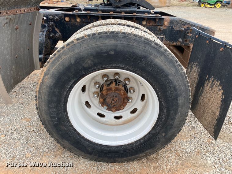 image for item DN8203 1999 Freightliner FL112  semi truck