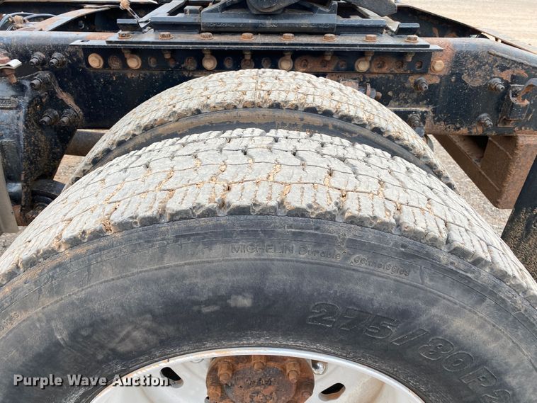 image for item DN8203 1999 Freightliner FL112  semi truck