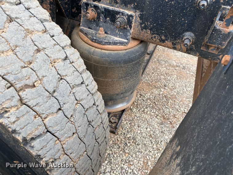 image for item DN8203 1999 Freightliner FL112  semi truck