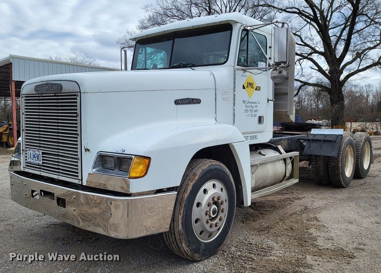 image for item DO3579 1989 Freightliner FLD  semi truck